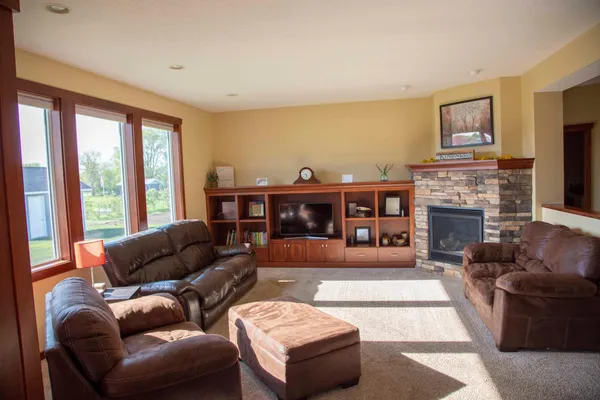 $584,900 | 731 St James Circle, Litchfield, MN 55355