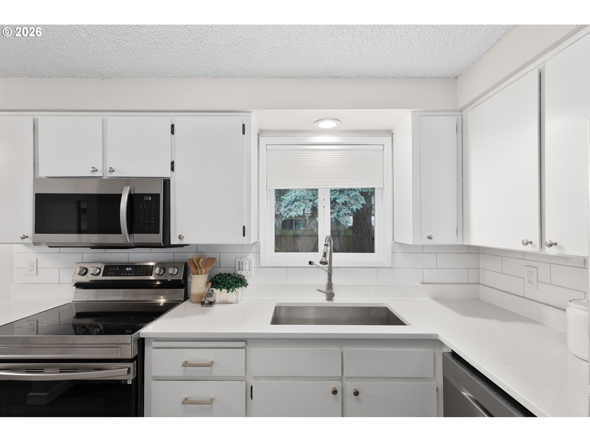 4261 Vernon Loop Northeast Salem, OR 97305 - Photo 7 of 14