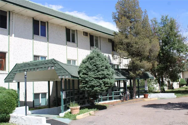 $1,000 | 8822 East Florida Avenue, Unit 206, Denver, CO 80247