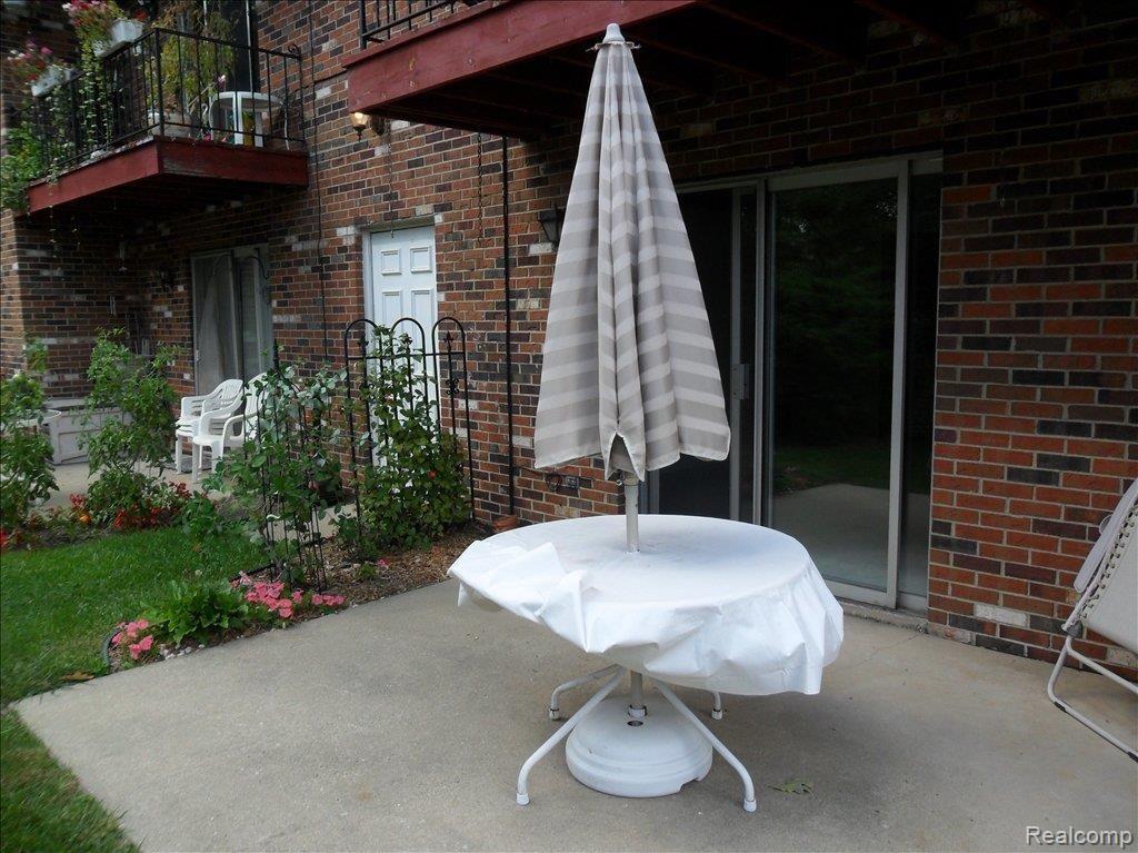 515 West Highland Road, Unit 51 Howell, MI 48843 - Photo 9 of 10 Patio
