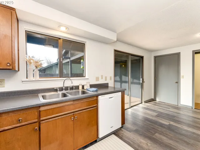 $398,990 | 4114 Jessen Drive, Eugene, OR 97402