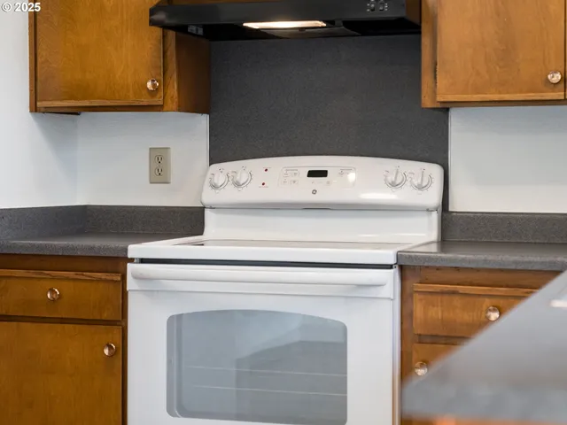 $398,990 | 4114 Jessen Drive, Eugene, OR 97402