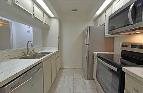 $1,675 | 4207 Winding Moss Trail, Unit 208, Tampa, FL 33613