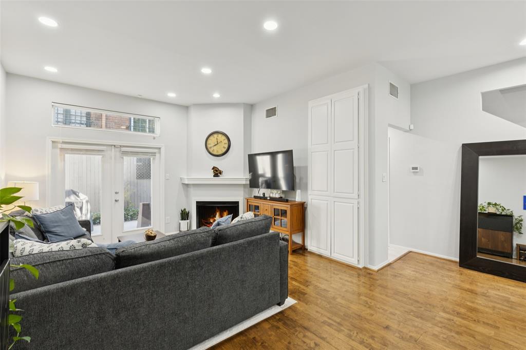 4006 Holland Avenue, Unit B Dallas, TX 75219 - Photo 4 of 28