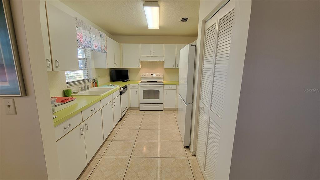9331 Southwest 84th Terrace, Unit D Ocala, FL 34481 - Photo 12 of 32