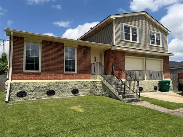 $2,000 | 532 Oakwood Drive, Gretna, LA 70056