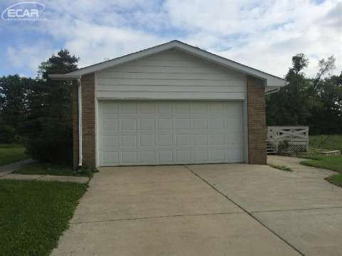 8168 Hartland Road Fenton, MI 48430 - Photo 2 of 19 20443969-1.JPG