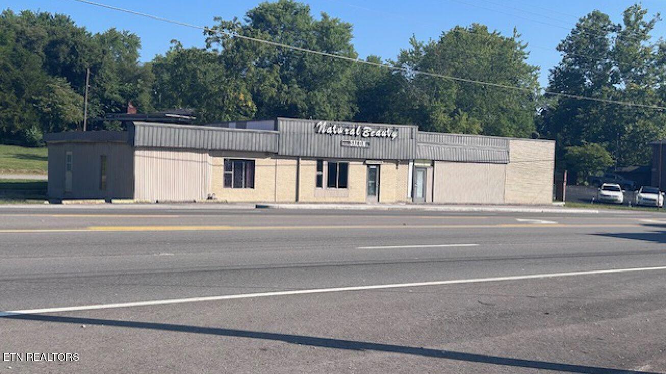 19421 Alberta Street Oneida, TN 37841 - Photo 1 of 16 42d471241bc741f78289b41218877b8e_1306x73