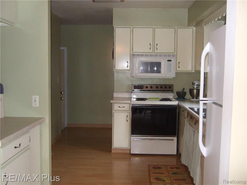 5077 East Coldwater Road Flint, MI 48506 - Photo 3 of 27 DSCF5806.JPG