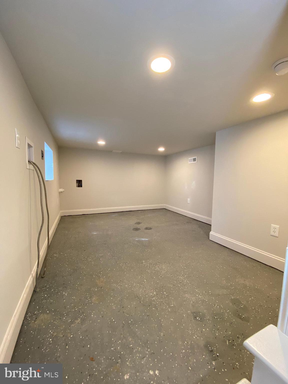 4101 Oak Road Baltimore, MD 21227 - Photo 27 of 34