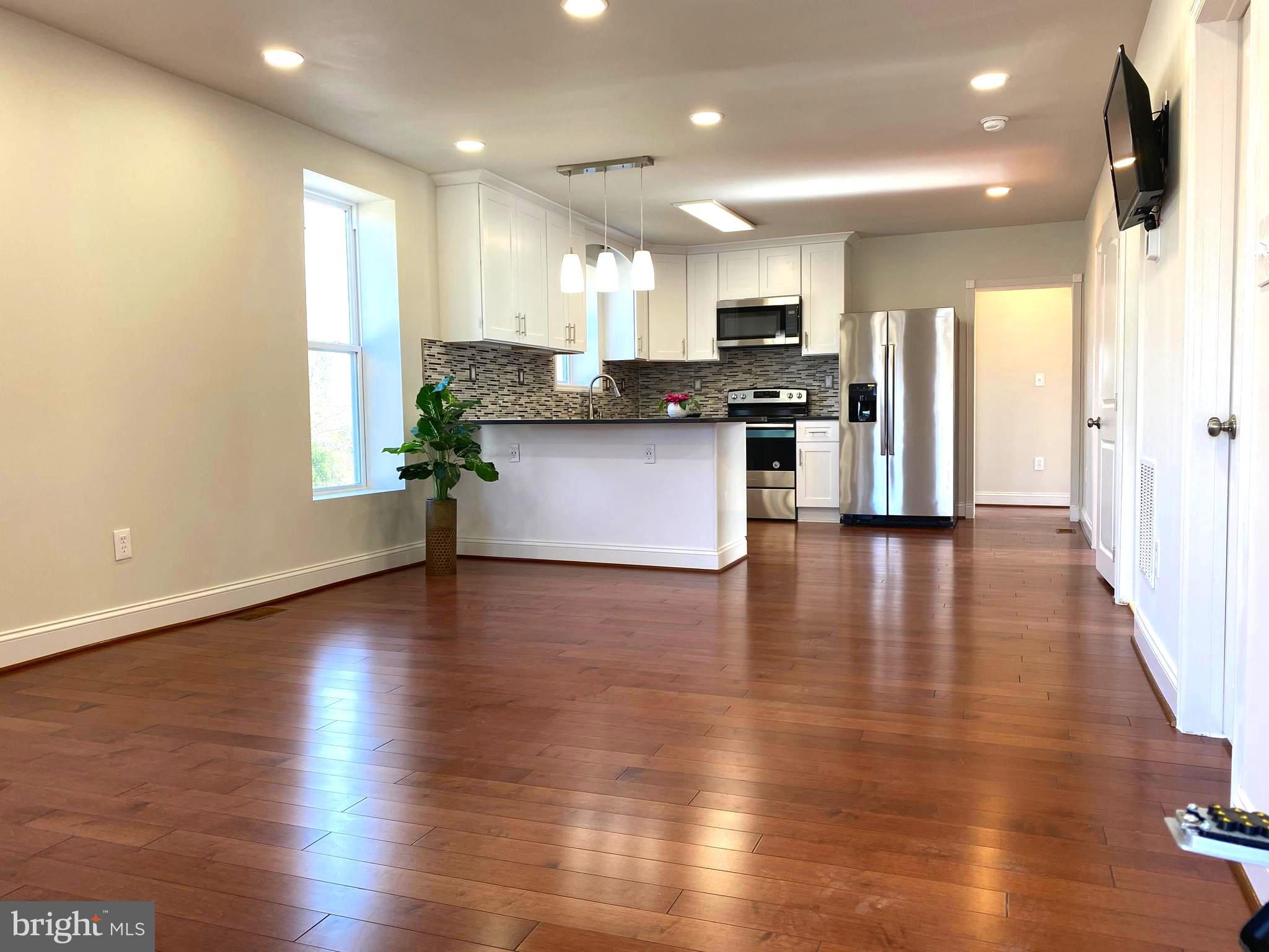 4101 Oak Road Baltimore, MD 21227 - Photo 4 of 34