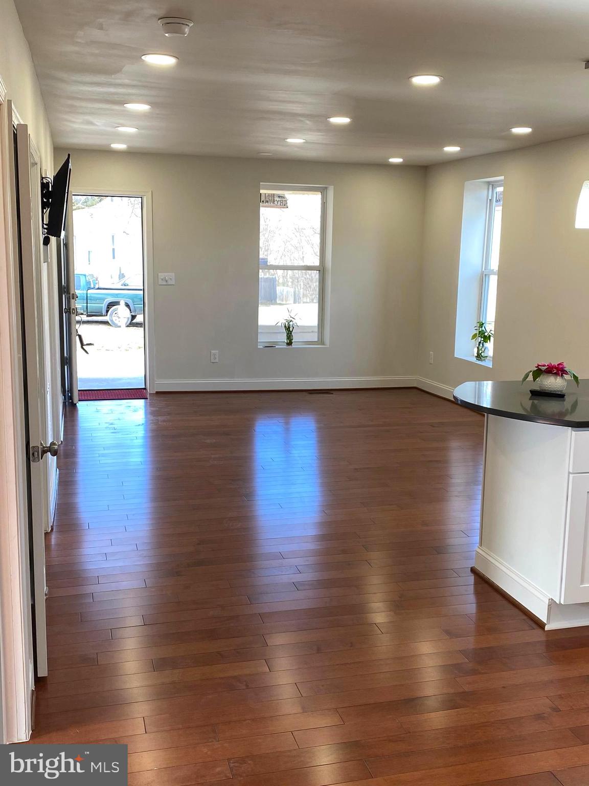 4101 Oak Road Baltimore, MD 21227 - Photo 5 of 34