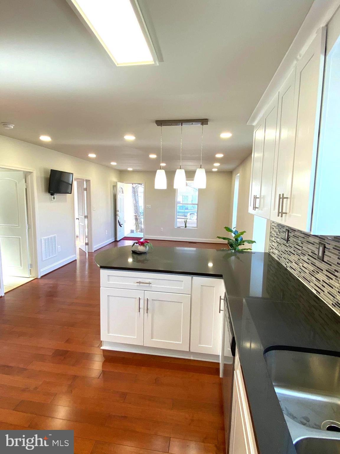 4101 Oak Road Baltimore, MD 21227 - Photo 6 of 34