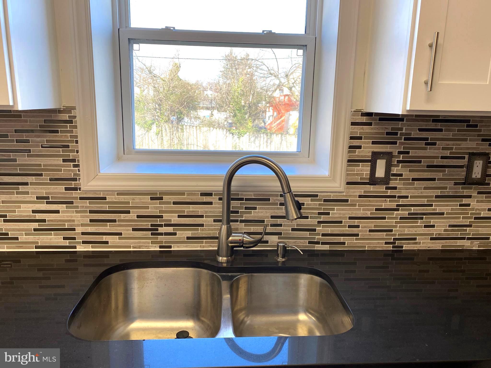 4101 Oak Road Baltimore, MD 21227 - Photo 8 of 34