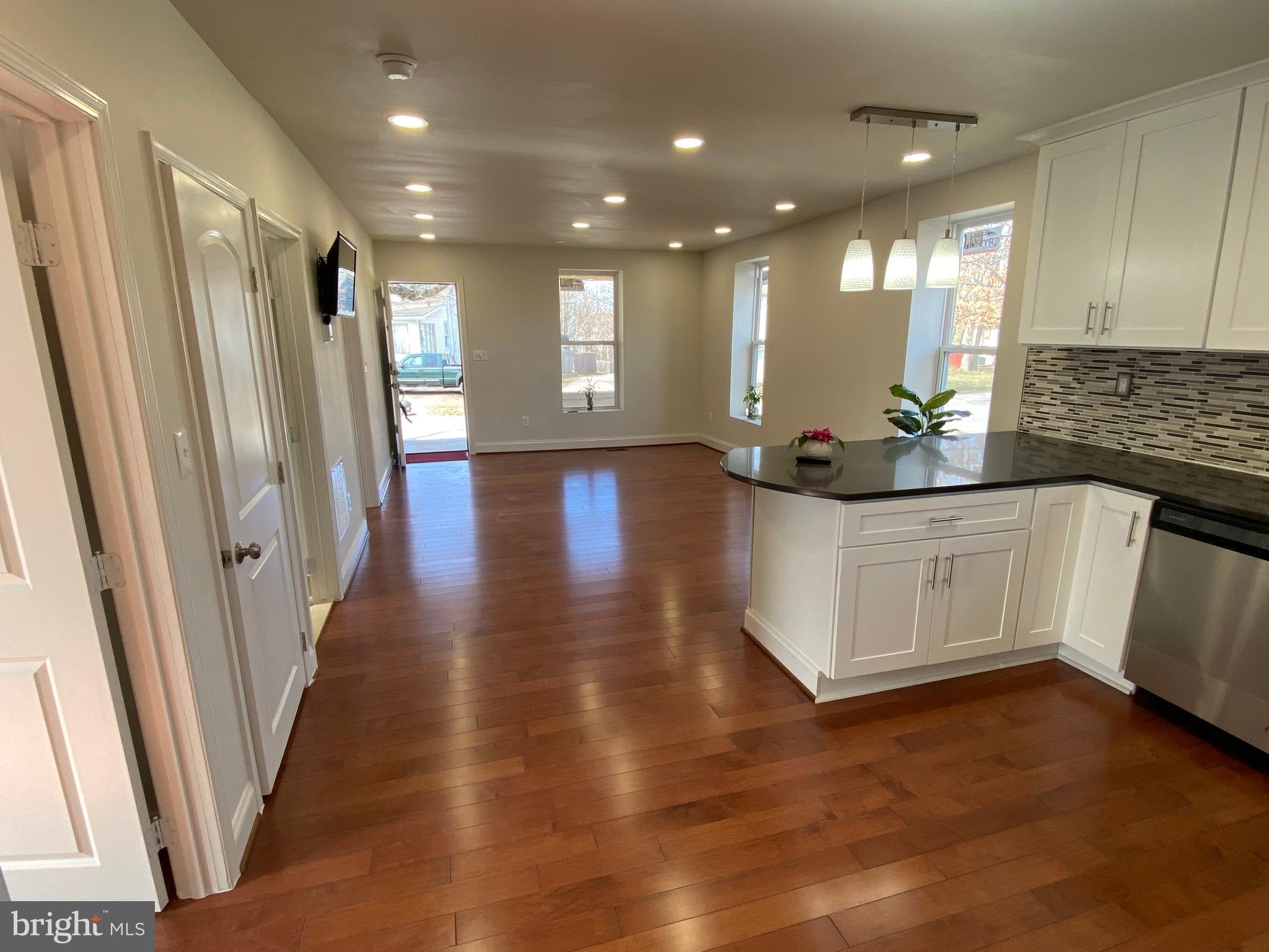 4101 Oak Road Baltimore, MD 21227 - Photo 10 of 34