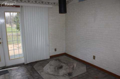 2404 South Dye Road Flint, MI 48532 - Photo 22 of 37 20397516-21.JPG