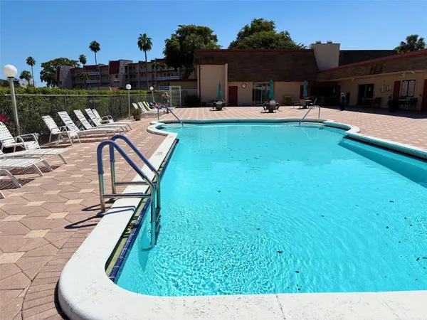 $1,700 | 1055 Country Club Drive, Unit 404, Margate, FL 33063