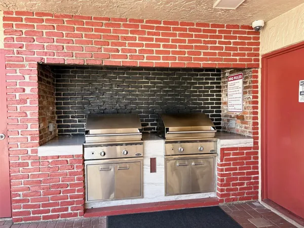 $1,700 | 1055 Country Club Drive, Unit 404, Margate, FL 33063