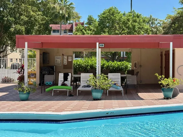 $1,700 | 1055 Country Club Drive, Unit 404, Margate, FL 33063