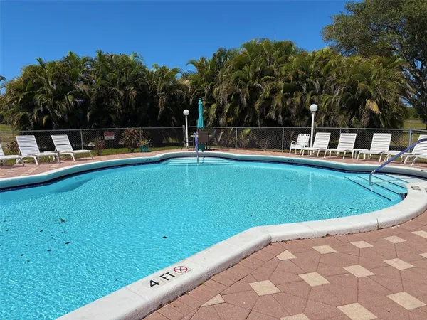 $1,700 | 1055 Country Club Drive, Unit 404, Margate, FL 33063