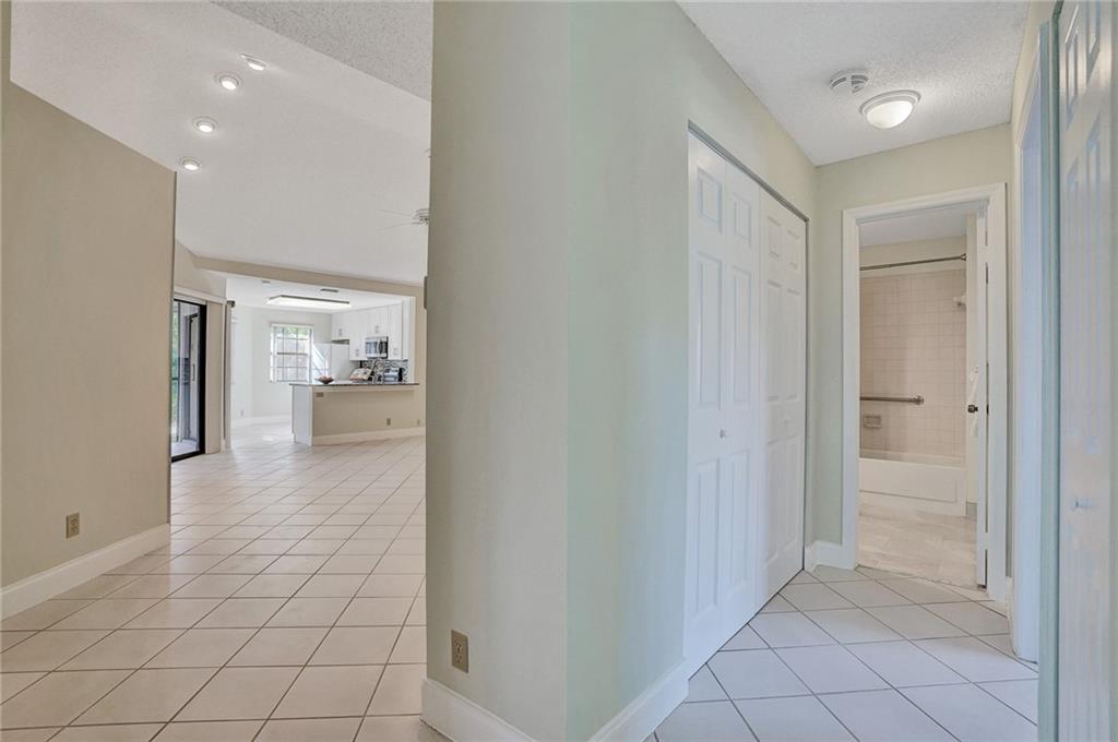 6698 Montego Bay Boulevard, Unit D Boca Raton, FL 33433 - Photo 25 of 44 a view of a hallway