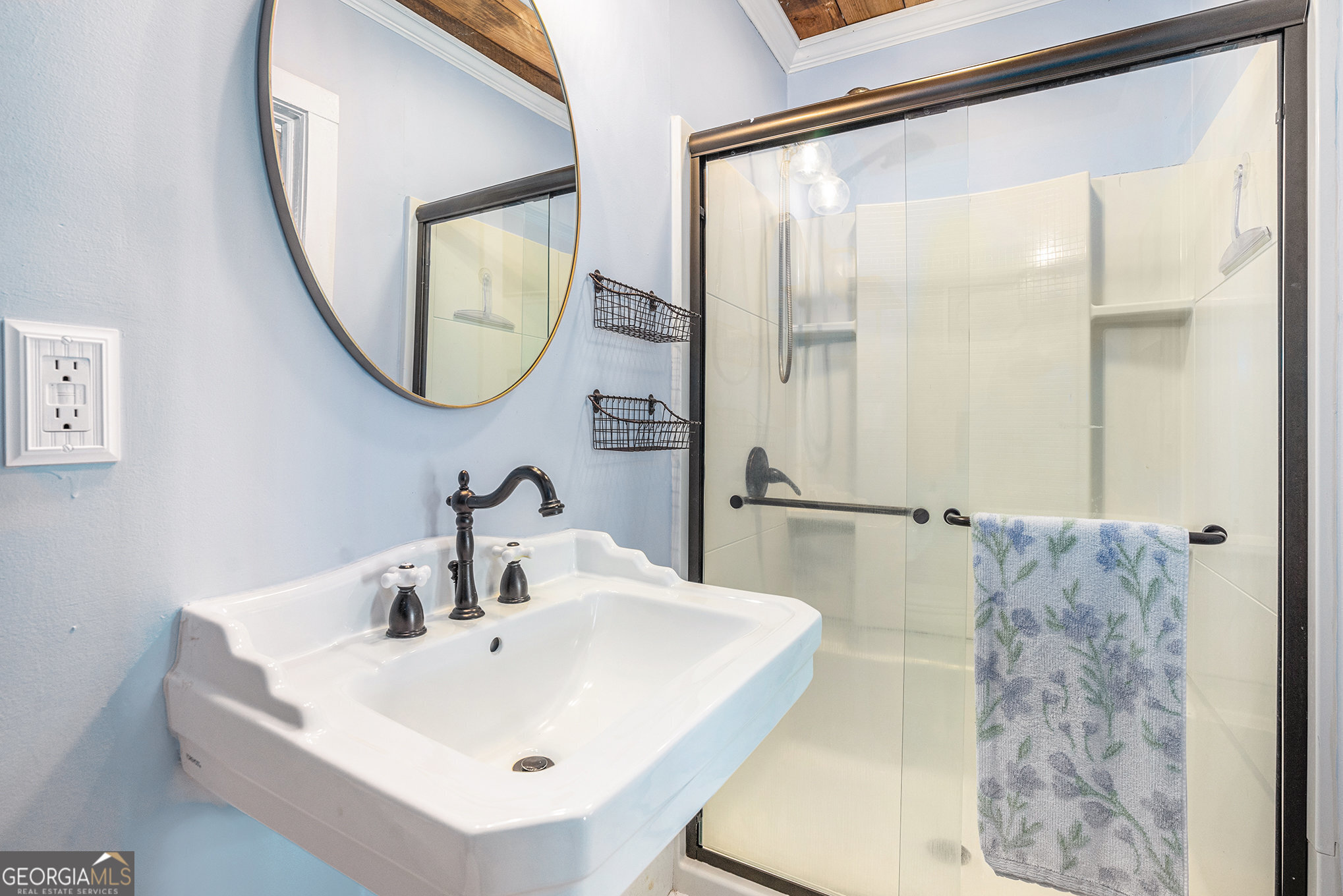 17 West Wright Street Winder, GA 30680 - Photo 20 of 31 a bathroom with a sink and a mirror