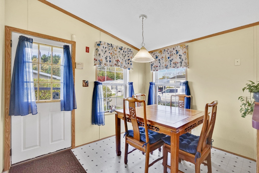 27 Somerset Road Chicopee, MA 01020 - Photo 17 of 33