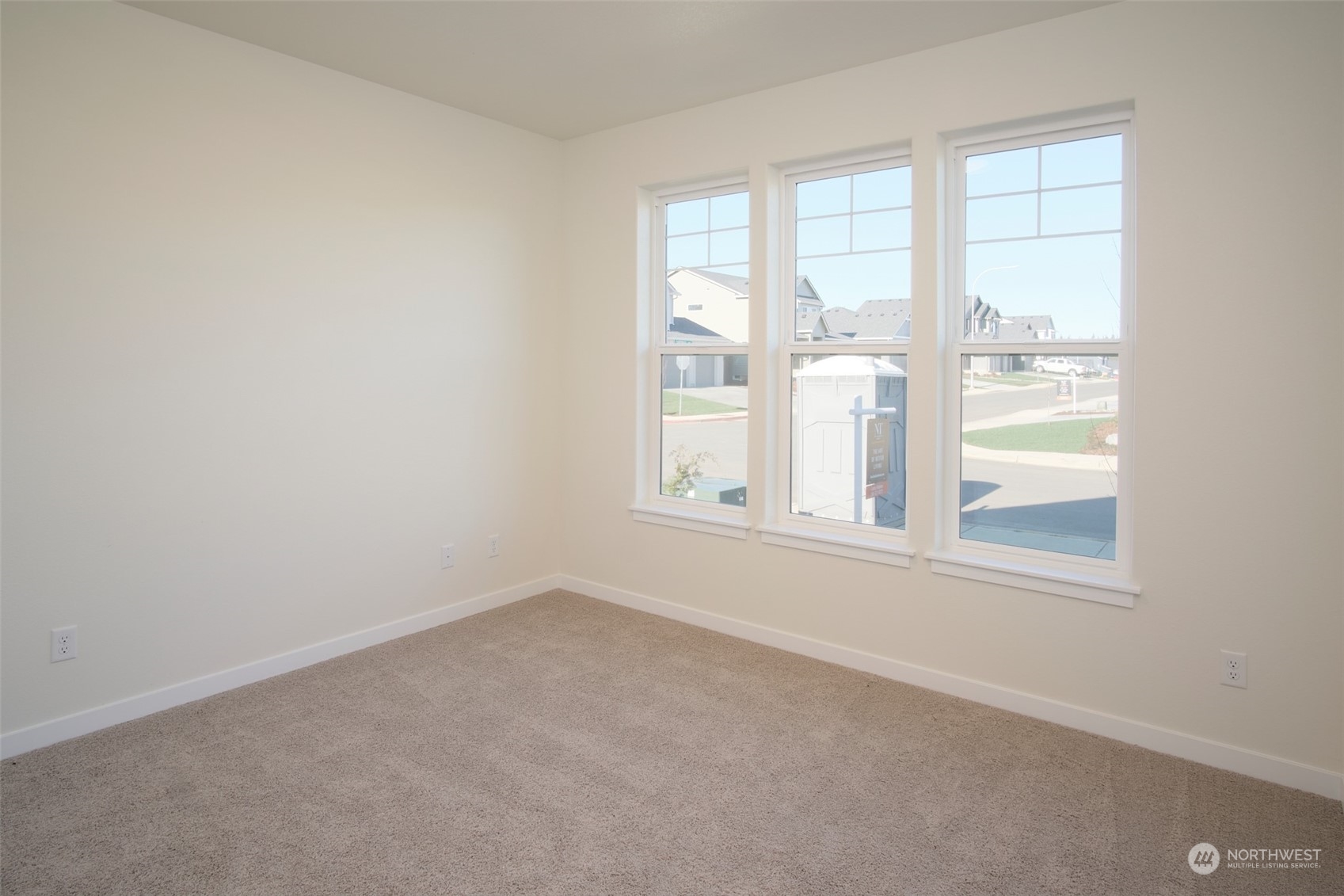 1080 Rw Fletcher Street Winlock, WA 98596 - Photo 6 of 27 an empty room with a window