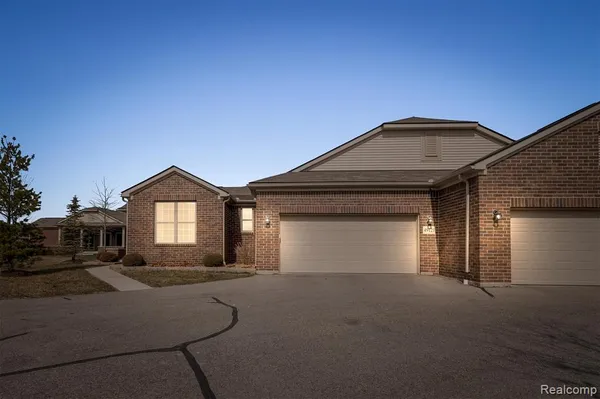 $440,000 | 49121 Garrett Court, Macomb, MI 48042