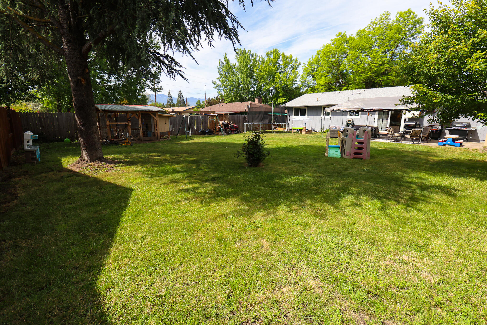 821 Crestbrook Road Medford, OR 97504 - Photo 24 of 25 821 Crestbrook-24