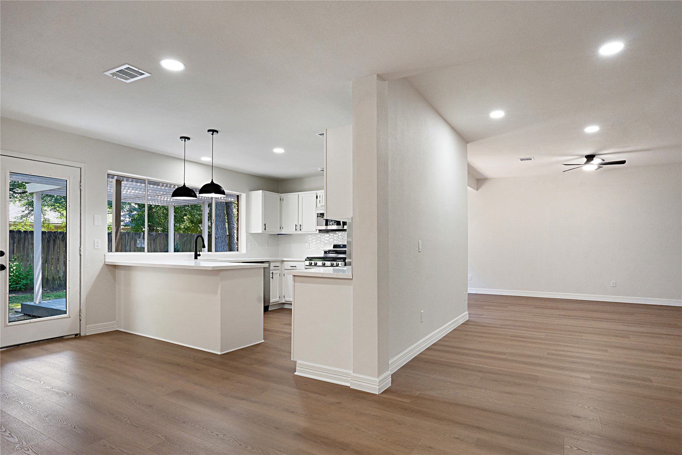 3 Still Corner Place Spring, TX 77381 - Photo 7 of 42 a view of kitchen with wooden floor and electronic appliances