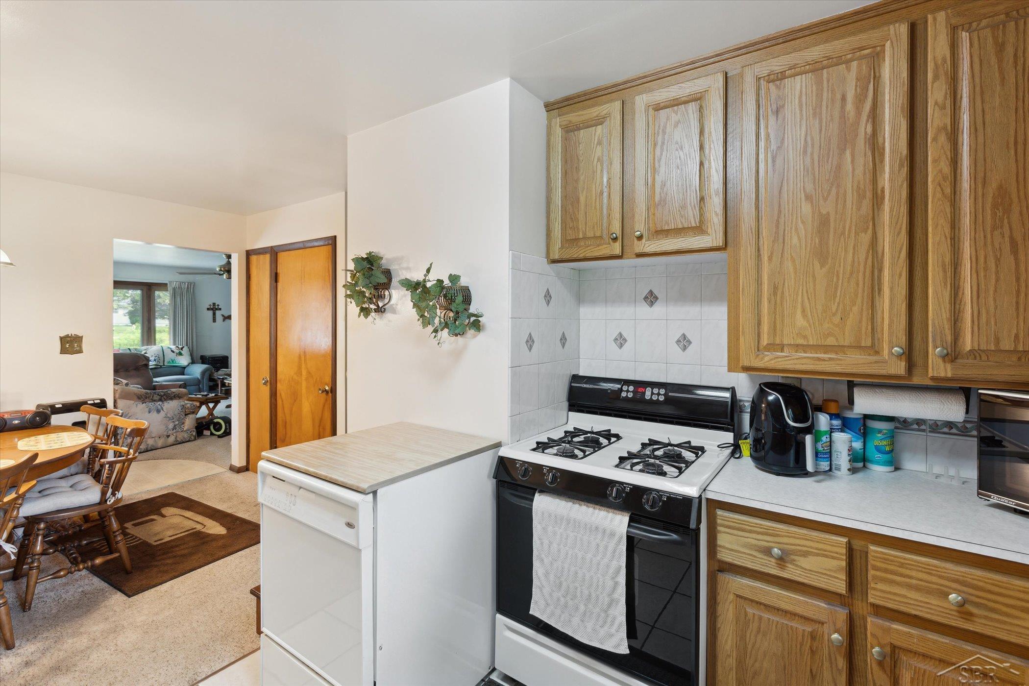 2093 West German Road Bay City, MI 48708 - Photo 14 of 33 50170754-aaa393d5-5a2d-4211-9751-3b7ed064dba4.JPG