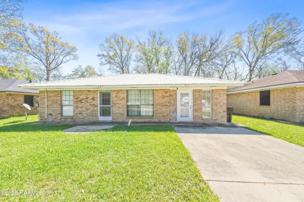 $117,900 | 817 Cecile Boulevard, Breaux Bridge, LA 70517
