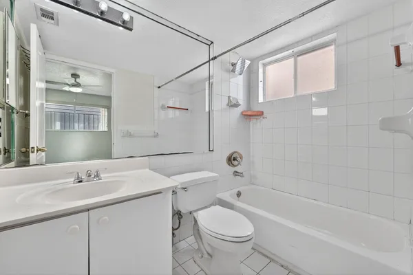 $2,200 | 7011 West 29th Avenue, Unit 125, Hialeah, FL 33018