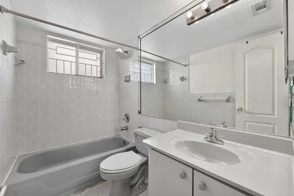 $2,200 | 7011 West 29th Avenue, Unit 125, Hialeah, FL 33018