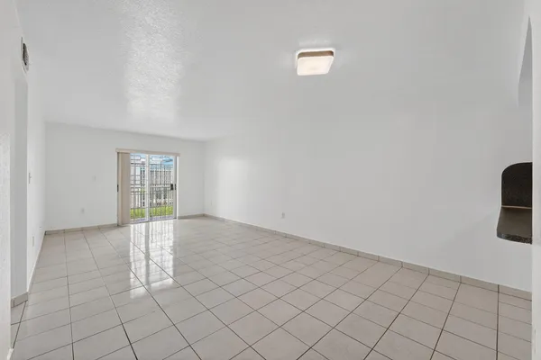 $2,200 | 7011 West 29th Avenue, Unit 125, Hialeah, FL 33018