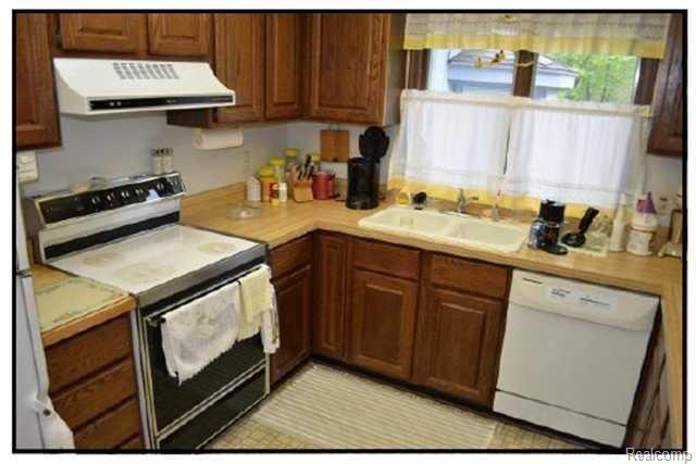 4605 Hessen Road Casco, MI 48064 - Photo 15 of 23 Kitchen 2