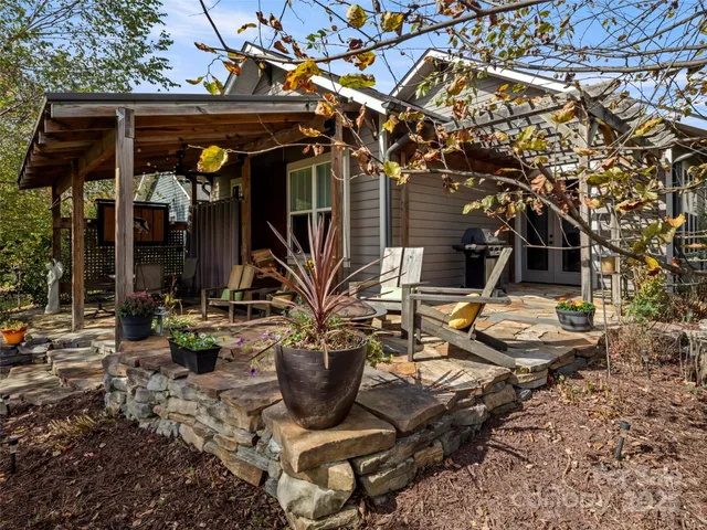 $589,000 | 32 Bungalow Way, Brevard, NC 28712