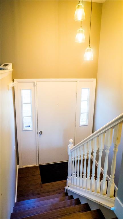 450 Leslie Road Valencia, PA 16059 - Photo 2 of 25 The bright entryway leads to an open concept public space on the upper floor.