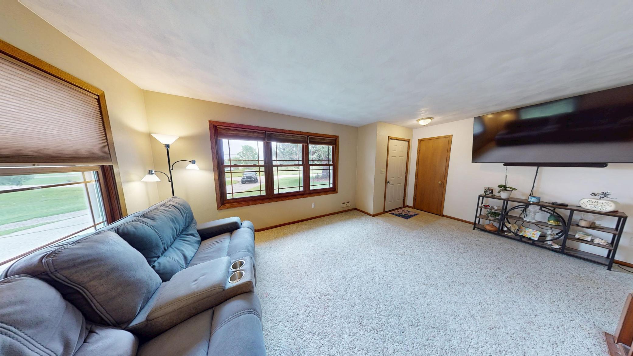 2420 Kenyon Road Owatonna, MN 55060 - Photo 2 of 11 Gallery Image 2