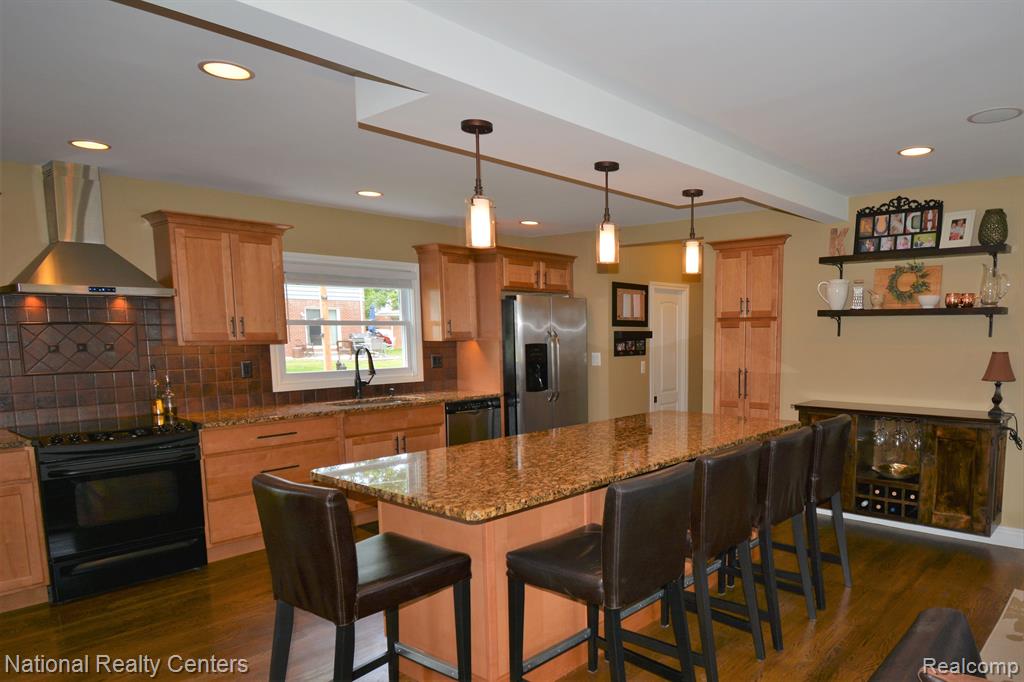 32308 Red Clover Road Farmington Hills, MI 48334 - Photo 5 of 37