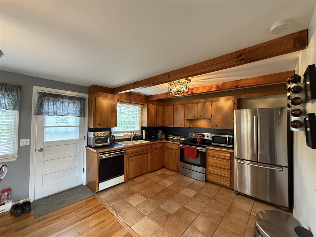 595 Lebanon Hill Road Southbridge, MA 01550 - Photo 4 of 41 Gallery Image 4