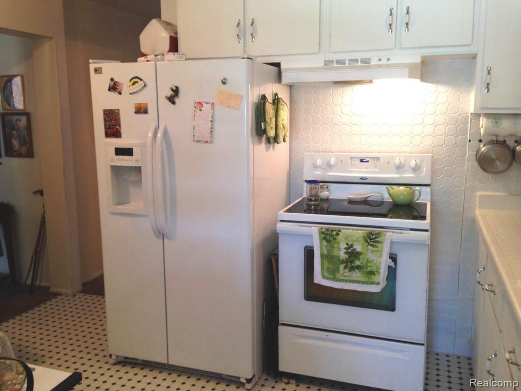 29338 Hoover Road Warren, MI 48093 - Photo 3 of 8 IMG_3058A.jpg