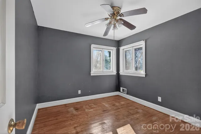 a view of empty room with a window