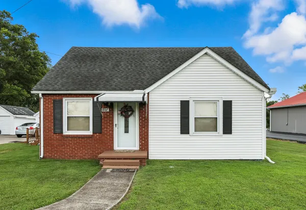 $215,000 | 807 South Main Street, Elkton, KY 42220