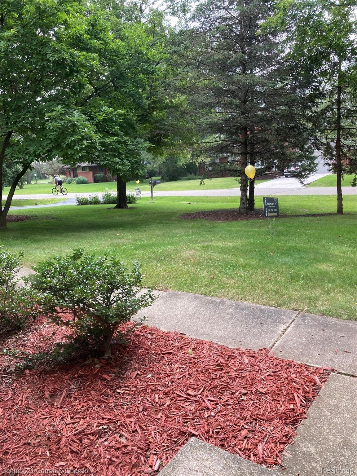 27860 Peppermill Road Farmington, MI 48331 - Photo 28 of 28 Front yard.