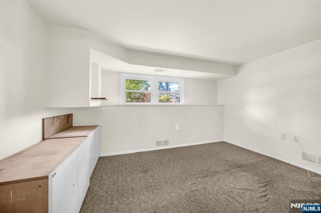 19 Lawrence Road Wayne, NJ 07470 - Photo 21 of 33