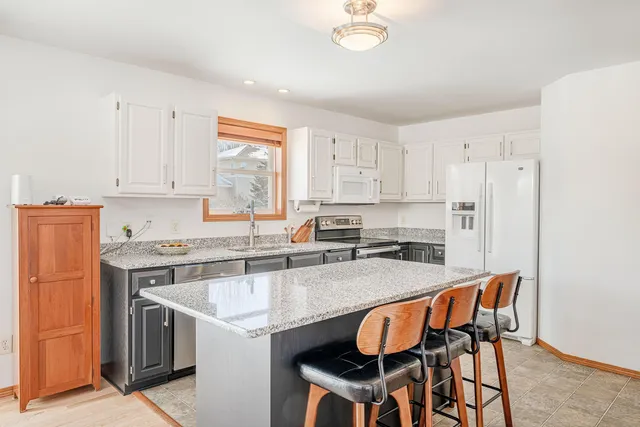 $425,000 | 601 Aztalan Drive, Madison, WI 53718