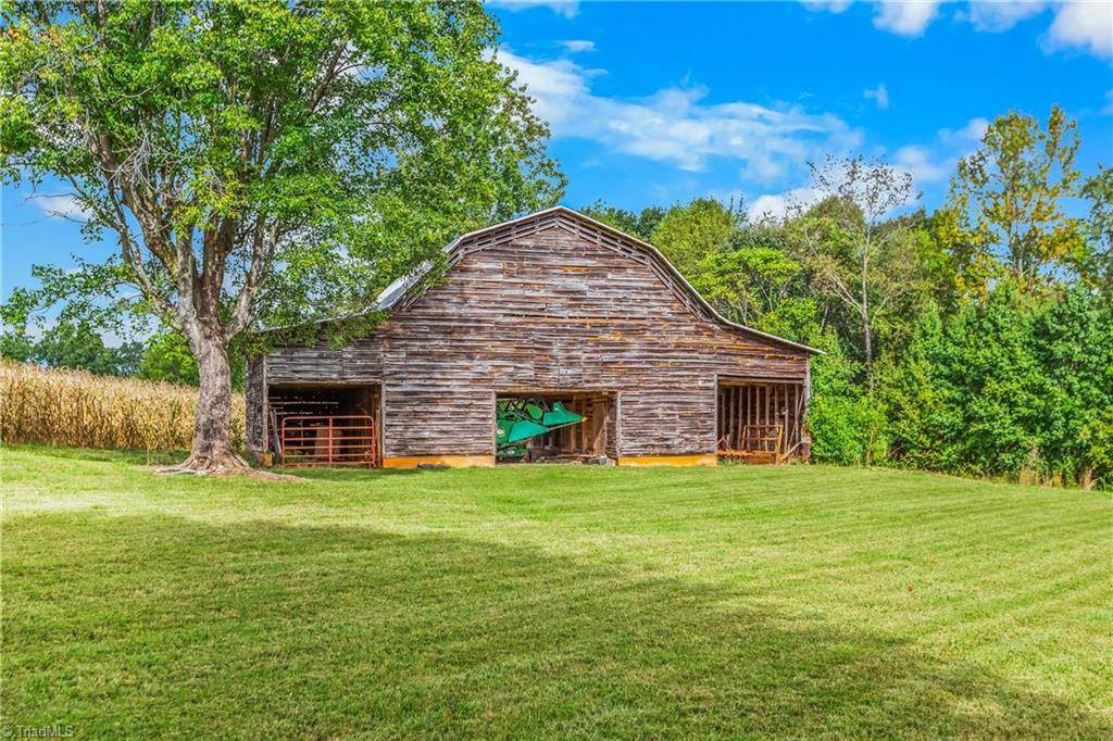 478 Randleman Road Hamptonville, NC 27020 - Photo 6 of 33 Gallery Image 6