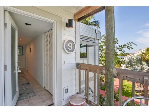 $7,100 | 3440 Gulf Of Mexico Drive, Unit 9, Longboat Key, FL 34228